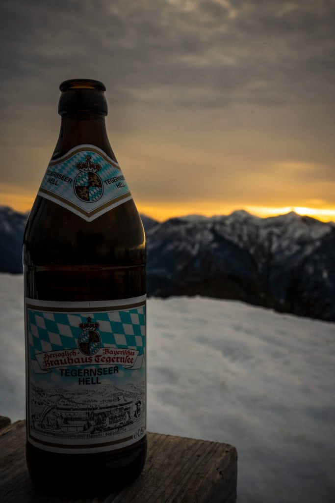 Tegernseer Bier beim Sonnenaufgang auf dem Staffel