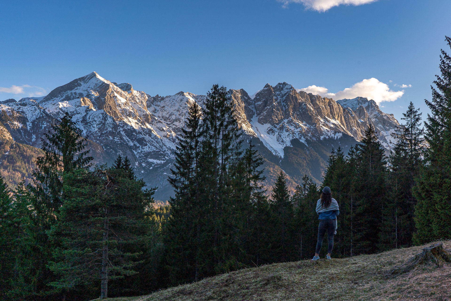 Tanja vor dem Zugspitzmassiv